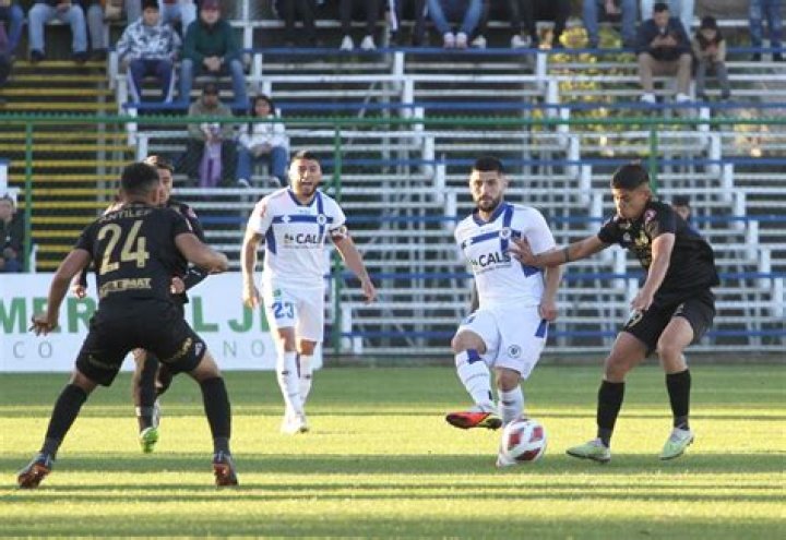 Universidad Católica vs San Luis de Quillota 4-2: Drama Enam Gol Copa Chile, Ampuero Jadi Tokoh Penentu