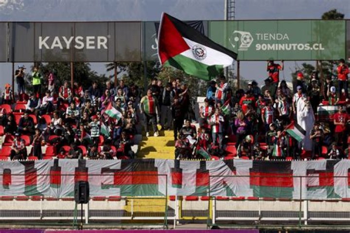 Pembantaian Dramatis di Lapangan Hijau: Palestino Hancurkan Deportes Magallanes 4-1